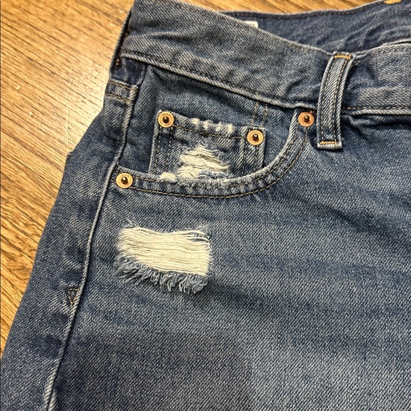 Gap, 8" Mid Rise '90s Loose Denim Bermuda Shorts, Med. Wash, Size 25/0 - Picture 2 of 6